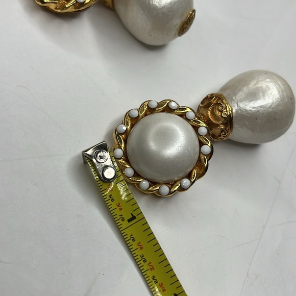 Vintage Pear like Material Drop Clip Earrings - Picture 8 of 9
